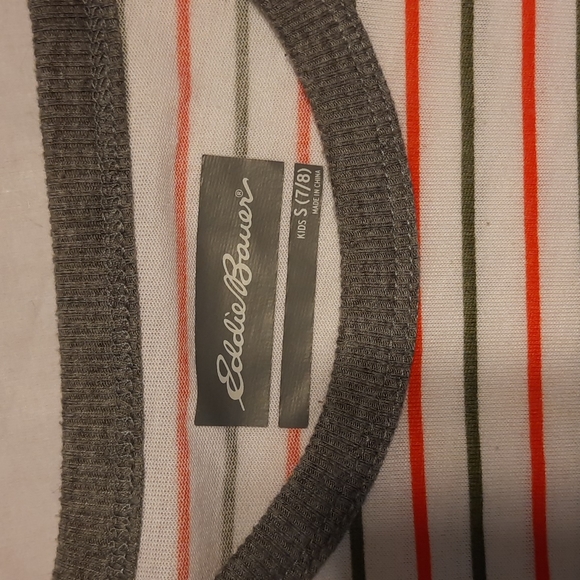 Eddie Bauer t-shirt, kids size 7/8, white stripe. - Picture 2 of 4